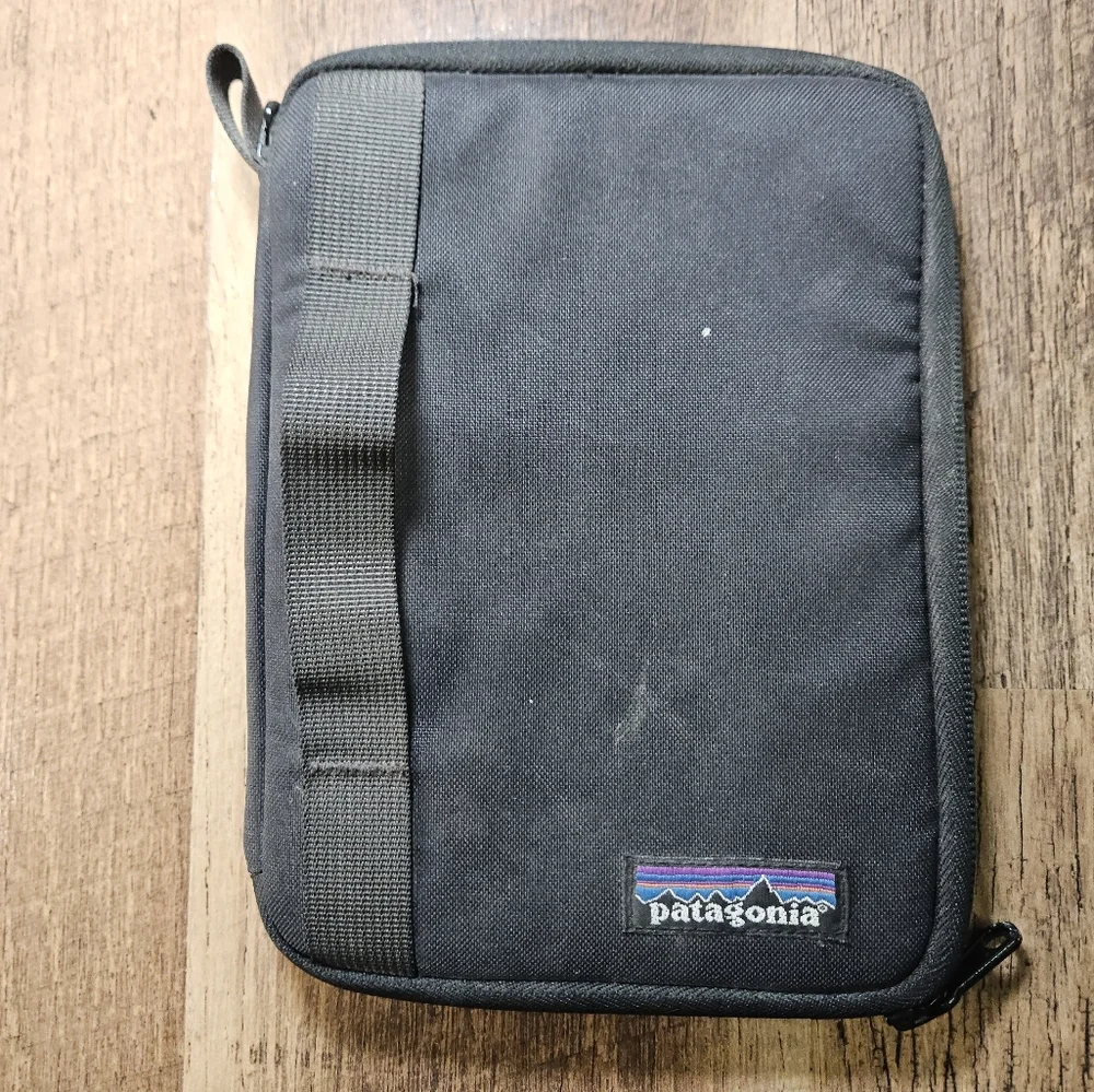 Patagonia Black Nylon Padded Tablet / Technology Case Full Zip 9” x 6”